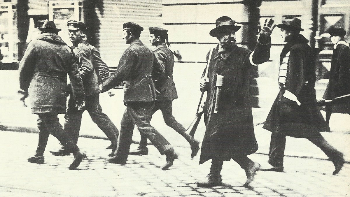 Munich, armed vigilantes