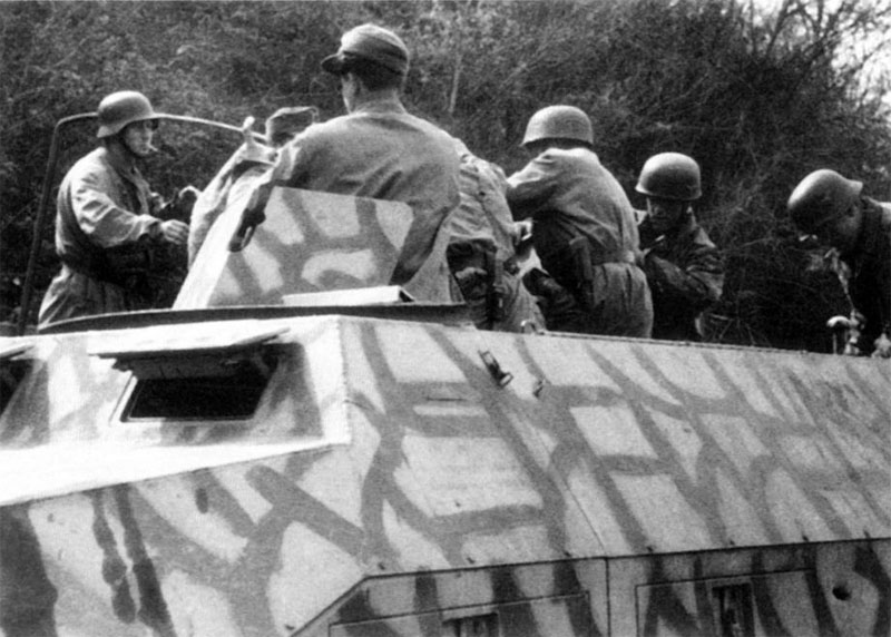 SdKfz 251 of the German 4th Paratrooper Division at Anzio