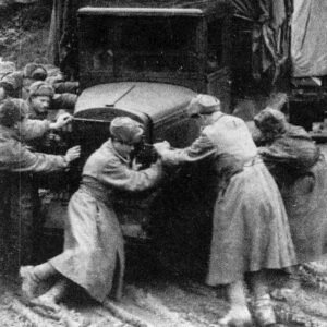 soldiers have to push an Russian ZIS truck out of the deep mud