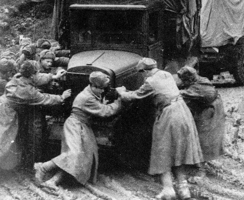 Diary March 10, 1944 10 soldiers have to push an Russian ZIS truck out of the deep mud