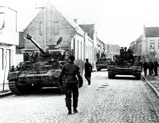 Panzer IV of the 'HJ' in the streets of Caen