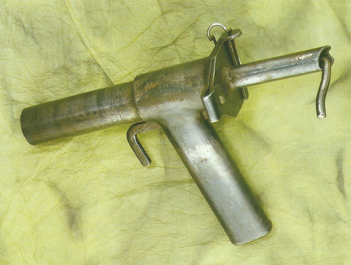 emergency signal pistol