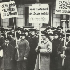 Demonstration vs peace treaty Versailles