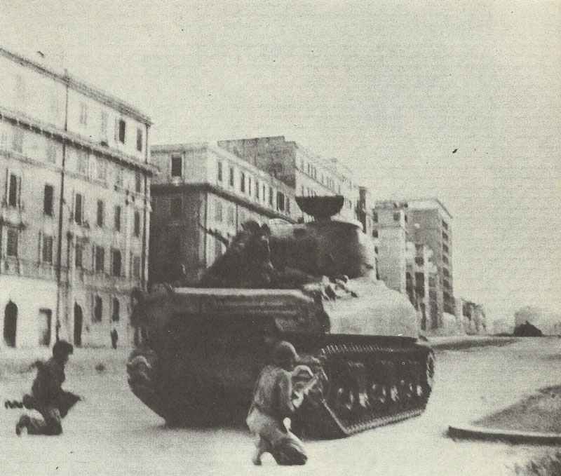 US soldiers advancing into Rome