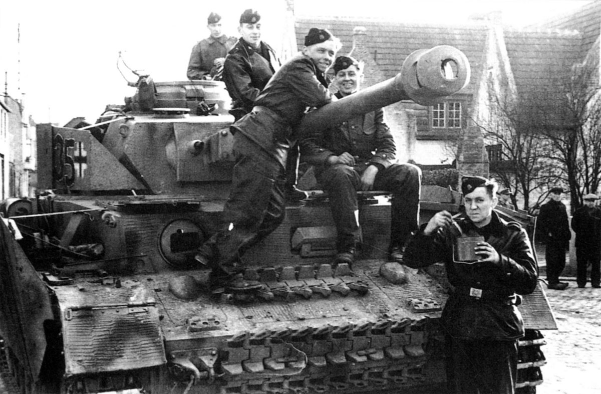 crew of a PzKpfw IV Ausf J