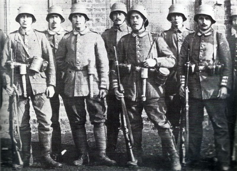soldiers of a Guard Grenadier Regiment