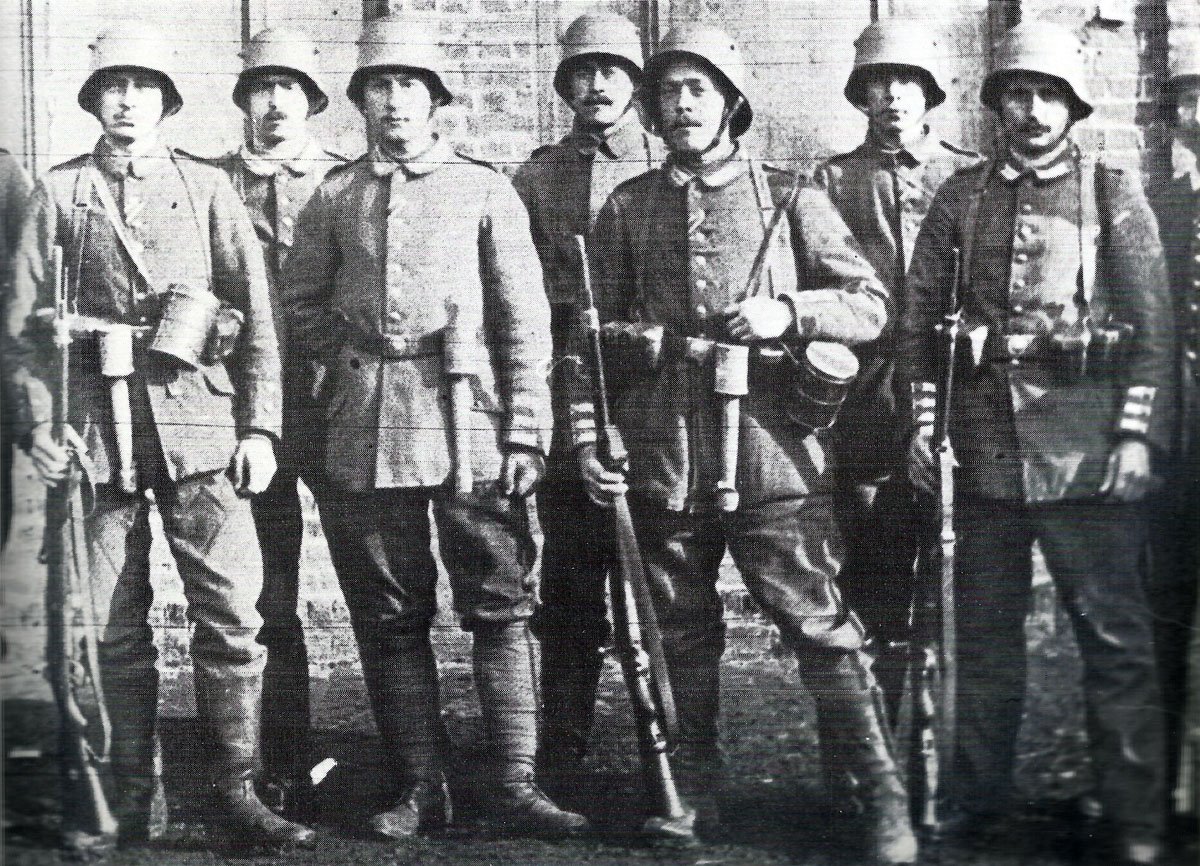 soldiers of a Guard Grenadier Regiment