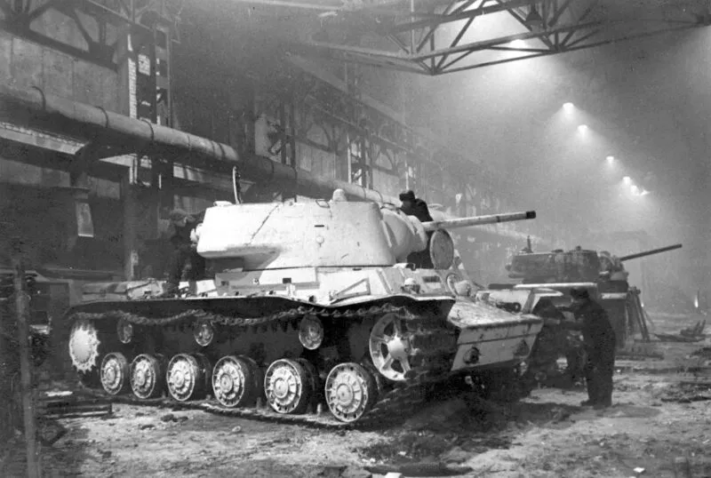 KV-1 to IS-1 3 KW-1 are finished with winter camouflage