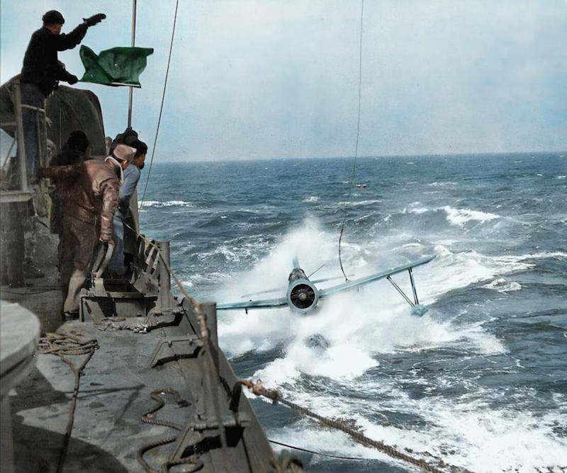 Battleships South Dakota Class 18 South Dakota boarding King Fisher 04 1943