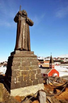 History of Greenland and Why It Belongs to Denmark 3 Pomnik Hansa Egede