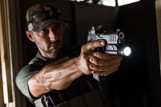 Best Weapon Lights for Handguns: A Buyer's Guide to Fit, Lumens, and Laser Options 4 weapon lights handguns